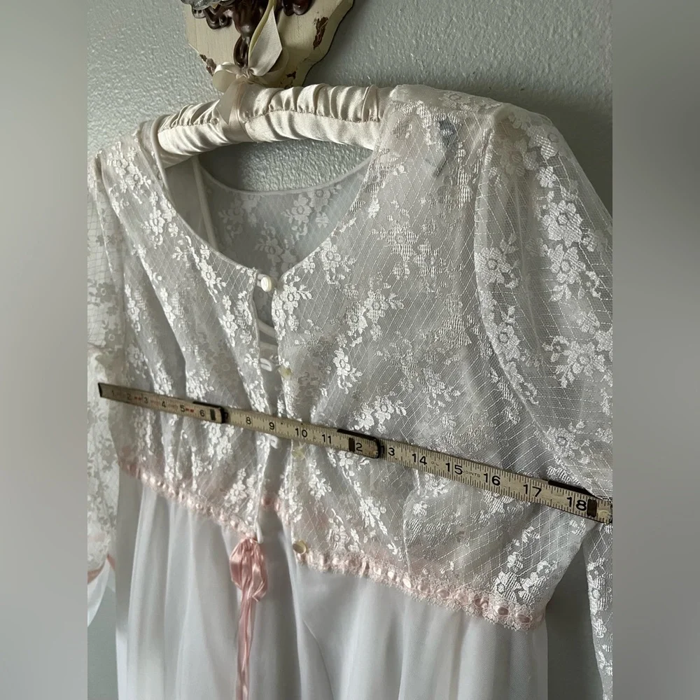 Vintage Radcliffe Peingnor Robe and Nightgown Set White Lace Medium 50โs EVC - Picture 11 of 14